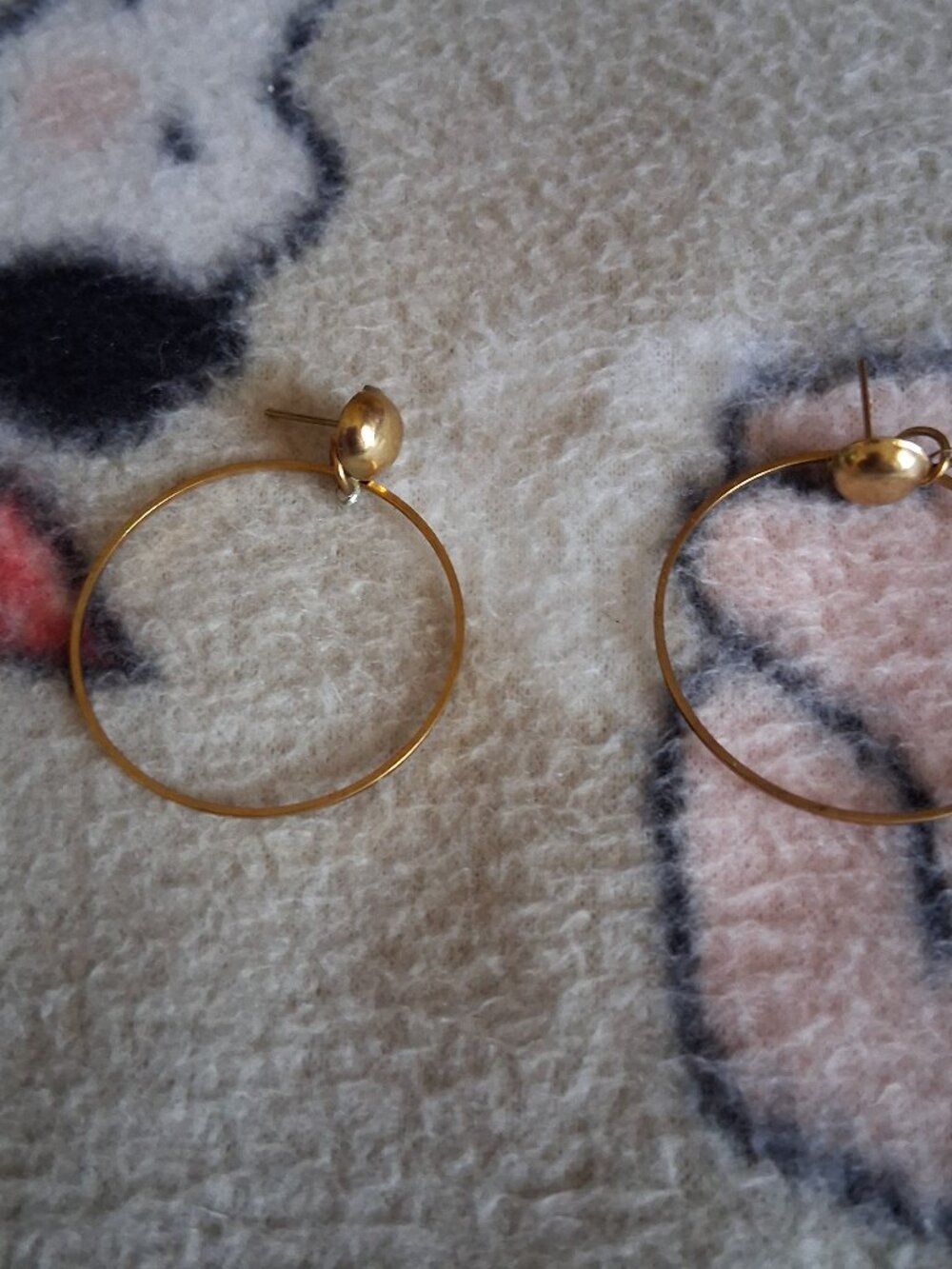 GOLD HOOP EARRINGS WITHOUT BACKINGS
